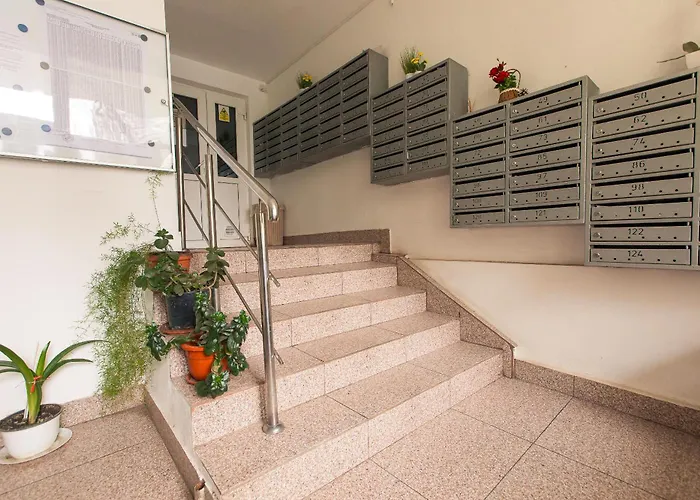Banu Manta Victoria Square Apartment *