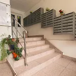 Banu Manta Victoria Square Apartman *